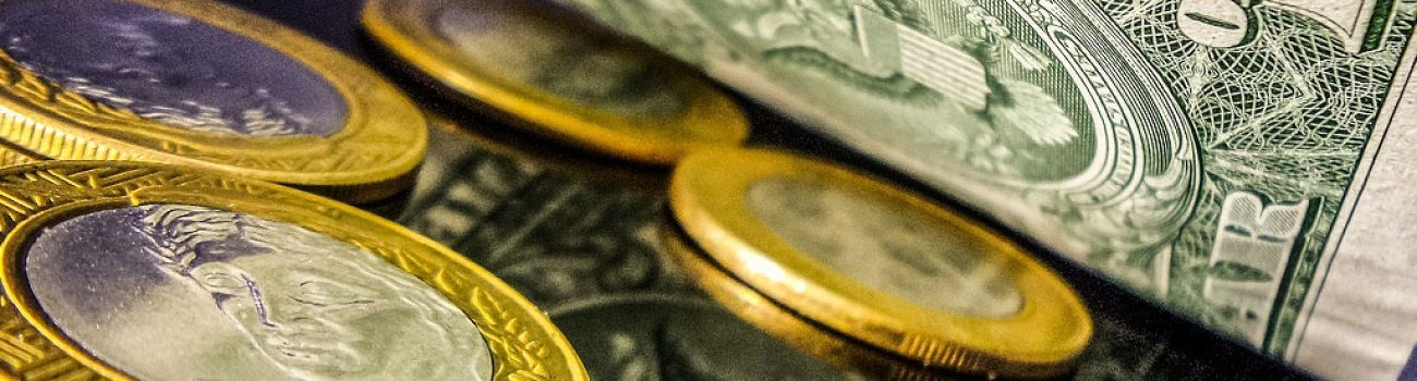 Um Dólar proximo de quatro reais. Foto: Rafael Neddermeyer/ Fotos Públicas User comments